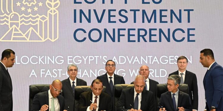 رئيس الوزراء يشهد توقيع اتفاقية لإنشاء مركز دولي للهيدروجين الأخضر