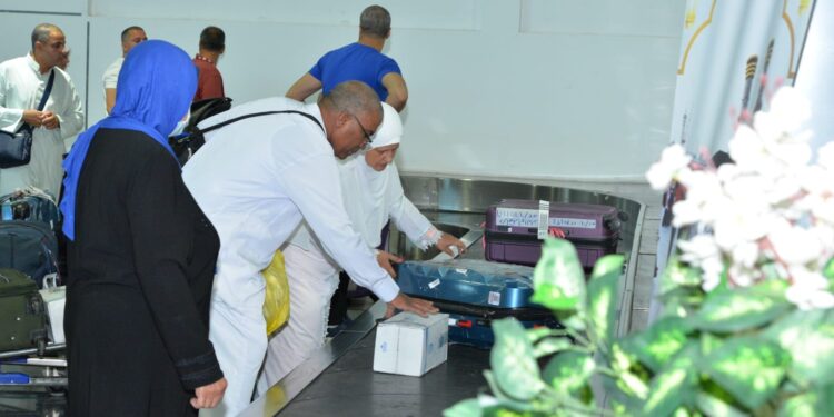 مصر للطيران تسير غداً 22 رحلة جوية من الأراضي المقدسة