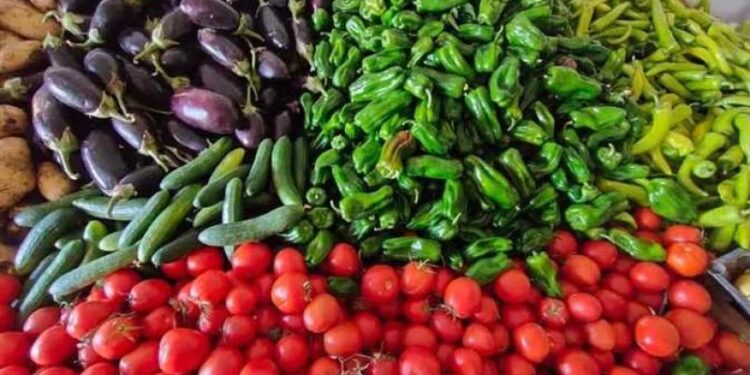 أسعار الخضار والفاكهة اليوم الخميس