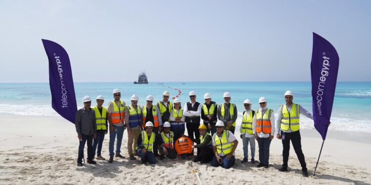 المصرية للاتصالات تنتهي من إنزال الكابل البحري IEX في مصر