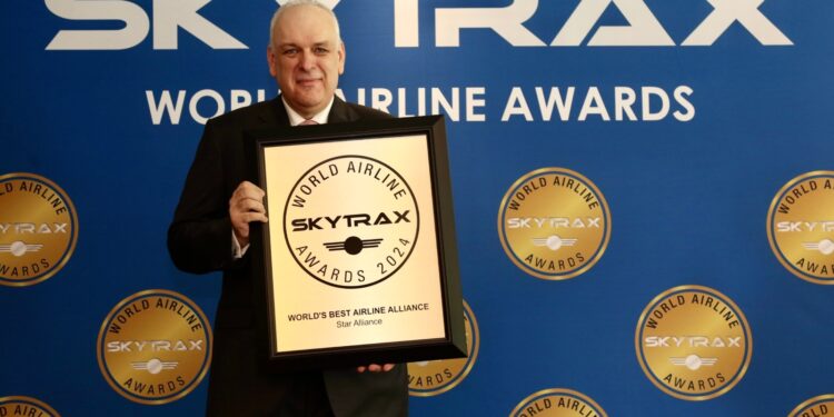 مصر للطيران تهنئ تحالف ستار العالمي لفوزه بجائزة أفضل تحالف طيران فى العالم