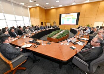 وزير الإسكان يتابع سير العمل بهيئة المجتمعات العمرانية وأجهزة المدن الجديدة