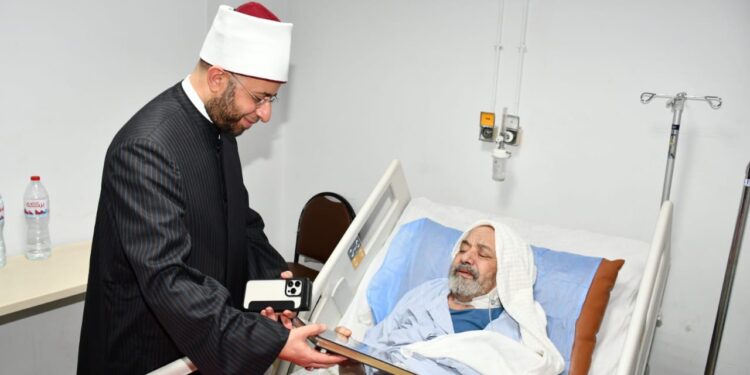 وزير الأوقاف يتفقد مستشفى الدعاة بمصر الجديدة ويطمئن على الخدمات الصحية والطبية