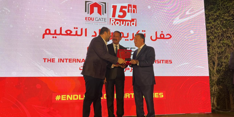 تكريم مدرسة مون جاردنز الدولية في معرض EDU Gate