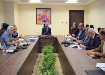 نائب وزير الإسكان يترأس اجتماعاً لمناقشة موقف منظومة الصرف الصحي والصناعي بالروبيكي