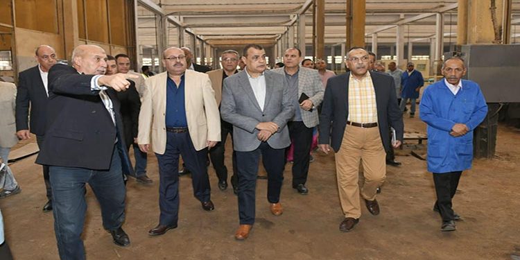 وزير الإنتاج الحربى يتفقد شركة شبرا للصناعات الهندسية