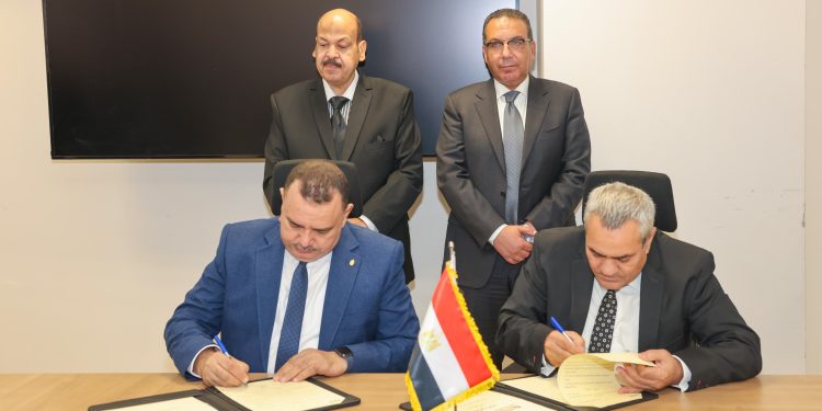 “البريد المصري”.. يوقع بروتوكول تعاون مع “جهاز تنظيم النقل الداخلي”