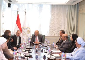 وزير التربية والتعليم يستقبل السفير البريطاني بالقاهرة لبحث مجالات التعاون المشتركة