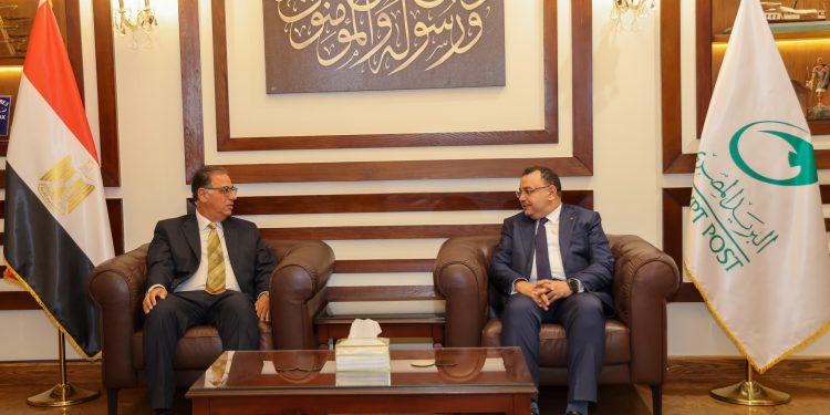 “رئيس البريد المصري”.. يستقبل “نائب وزير الخارجية للهجرة وشئون المصريين بالخارج”.. لبحث سبل التعاون المشترك