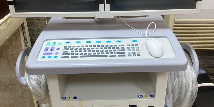 بنك فيصل الاسلامي يدعم وحدة الجراحات الميكروسكوبية بمستشفى سوهاج الجامعي بأجهزه طبيه