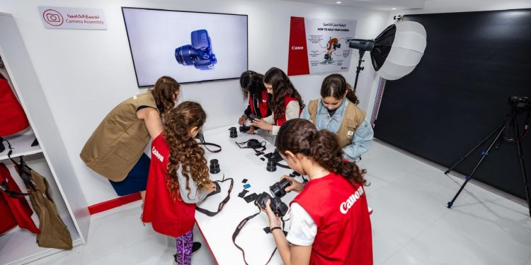 أكاديمية كانون جونيورز تهدف لتمكين الشباب وتنمية مهاراتهم الإبداعية