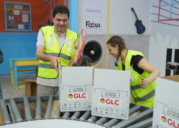 “دهانات GLC” تشارك في مبادرة مدرسة السعادة