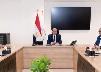 وزير الري يتابع موقف إستلام أراضى طرح النهر من هيئة التعمير فى ضوء مواد قانون الموارد المائية والرى ولائحتة التنفيذية