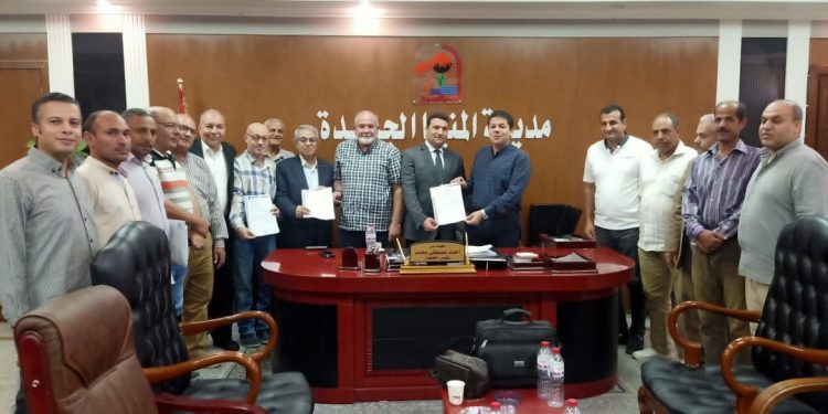 وزير الإسكان يلتقى أعضاء جمعية مستثمري العاشر من رمضان للاستماع لطلباتهم ومقترحاتهم لدفع معدلات التنمية بالمدينة