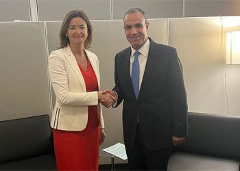 وزير الخارجية يلتقي مع نظيرته السلوفينية