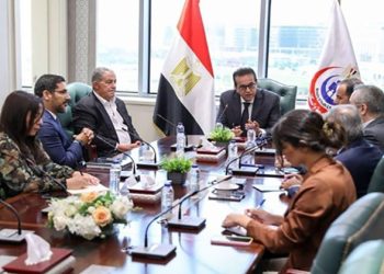 وزير الصحة والسكان يلتقي ممثلي شركتين لبحث تعزيز استخدام التكنولوجيا بالقطاع الصحي