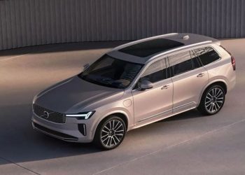 فولفو تقدم نسختها المطورة من XC90 بقدرات كهربائية