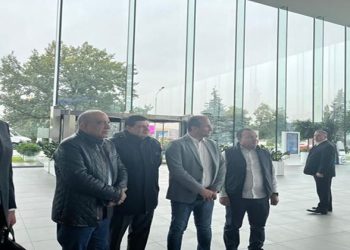 وزير الكهرباء والطاقة المتجددة يزور معرض إنجازات الصناعة الوطنية الروسية