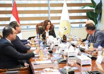 وزيرة التنمية تبحث مع رئيس شركة ( إي فاينانس) ملفات التعاون المشترك