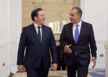 وزير الخارجية يلتقى مع وزير خارجية إسبانيا في مستهل زيارته إلى مدريد