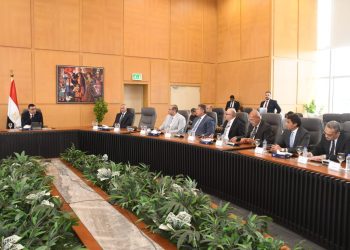 وزير الإسكان يلتقى مجموعة من المطورين العقاريين لبحث مشاركتهم فى فعاليات المنتدى الحضرى العالمى فى دورته الـ12