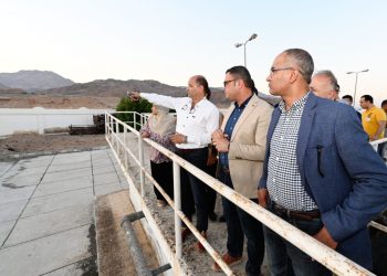 وزير الإسكان يتفقد محطة معالجة الصرف الصحى بمدينة “دهب” بمحافظة جنوب سيناء