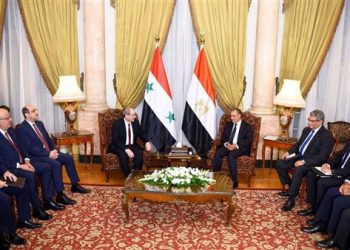 وزير التربية والتعليم يستعرض مع مديري المدارس من ٩ محافظات