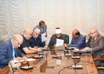 لتلبية مطلب أهالي دوائرهم .. وزير الأوقاف يستقبل عددًا من  النواب