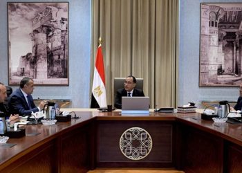 رئيس الوزراء يتابع مع وزير الدولة للإنتاج الحربي عددا من ملفات عمل الوزارة