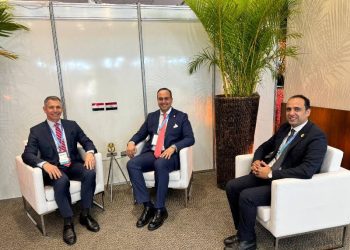 رئيس هيئة الرعاية الصحية يلتقي مع الرئيس التنفيذي للاتحاد الدولى للمستشفيات