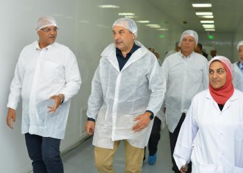 وزير قطاع الأعمال يتفقد مصانع “النصر للكيماويات الدوائية” ومشروعات التوافق مع ممارسات التصنيع الجيد