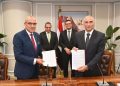 وزير الإسكان ورئيس شركة العاصمة يشهدان توقيع عقد لضبط منظومة مياه الشرب والصرف الصحى بالعاصمة