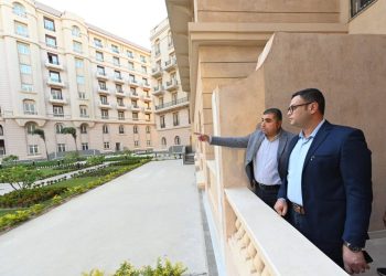 وزير الإسكان يتفقد اللمسات النهائية للأعمال بآخر قطاعات الحدائق المركزية “كابيتال بارك” بالعاصمة الإدارية