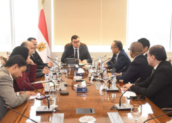 وزير الإسكان يعقد اجتماعاً موسعاً لمتابعة موقف تنفيذ “حديقة تلال الفسطاط”