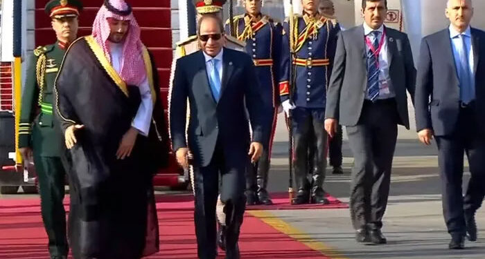 الرئيس السيسي يستقبل ولي العهد السعودي بمطار القاهرة