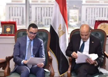 وزير العمل يبحث مع وزير الاستثمار تفعيل سُبل التعاون في الملفات المٌشتركة