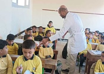 الصحة تطلق حملات وقائية للفحص والكشف المبكر وعلاج أمراض البلهارسيا والطفيليات المعوية لطلاب المدارس