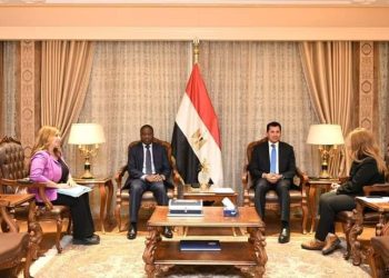وزير الشباب والرياضة يبحث التعاون الثنائي مع سفير كوت ديفوار بالقاهرة