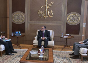 رئيس الوزراء يلتقي رئيس الهيئة الوطنية للصحافة لمتابعة عدد من ملفات العمل