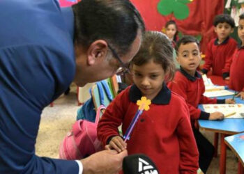 رئيس الوزراء يتابع انتظام سير الدراسة بمدرسة “الندى للتعليم الأساسي” في كرداسة