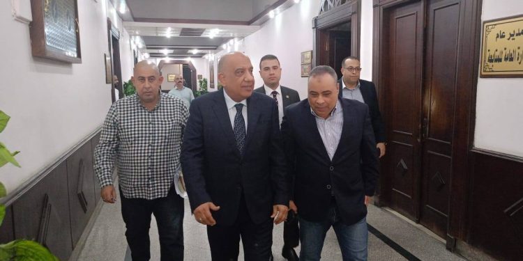وزير الكهرباء يواصل جولاته الميدانية ويتفقد شركة جنوب القاهرة لتوزيع الكهرباء