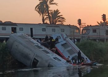 النائب العام يأمر بالتحقيق فى واقعة تصادم قطارين بمحافظة المنيا