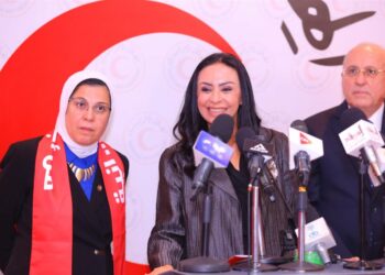 وزيرة التضامن تتلقى تقريرًا عن فعاليات مبادرة الهلال الأحمر المصري “بإيديك تنقذي حياة”