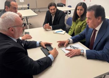 وزير الصحة والسكان يلتقي رئيس معهد جوستاف روسي الفرنسي لعلاج الأورام