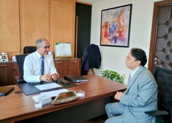 نائب وزير الإسكان يبحث مع شركة عالمية توطين صناعة المهمات الكهروميكانيكية لمحطات المياه والصرف