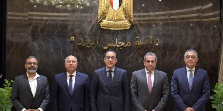 توقيع مذكرة تفاهم مع “موانىء دبي العالمية” لدراسة تطوير منطقة حرة عامة