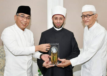 وزير الأوقاف يزور كبرى المؤسسات الدينية بدولة إندونيسيا
