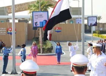 برعاية الرئيس السيسي.. انطلاق فعاليات المنتدى الحضري العالمي في القاهرة برفع علمَي مصر والأمم المتحدة