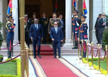 الرئيس السيسي يستقبل رئيس الجابون في قصر الاتحادية