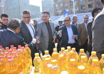 وزير التموين  يفتتح “سوق اليوم الواحد” في إمبابة